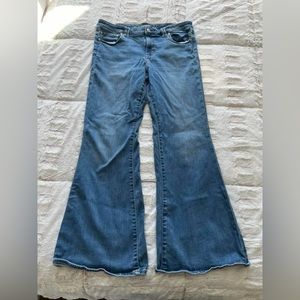 American Eagle, 14 Regular, Low-Rise Flare. Worn only a few times.